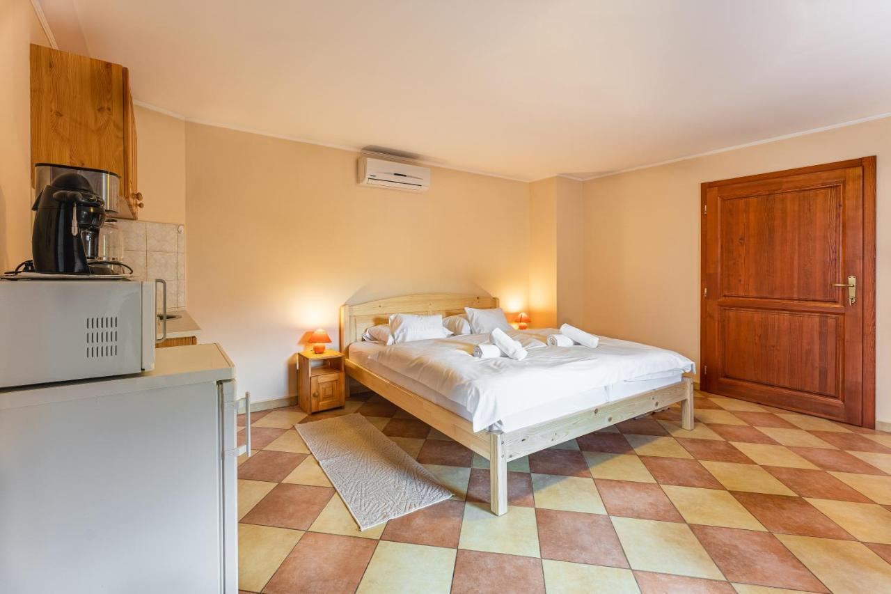 Varazsko Apartman Гюла Екстериор снимка
