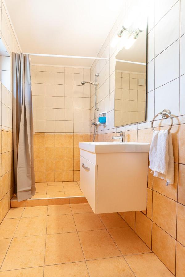 Varazsko Apartman Gyula Apartment Екстериор снимка