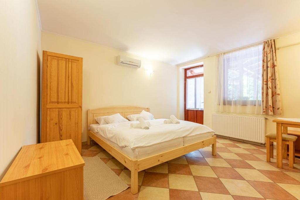 Varazsko Apartman Gyula Apartment Екстериор снимка