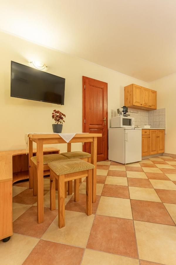 Varazsko Apartman Gyula Apartment Екстериор снимка